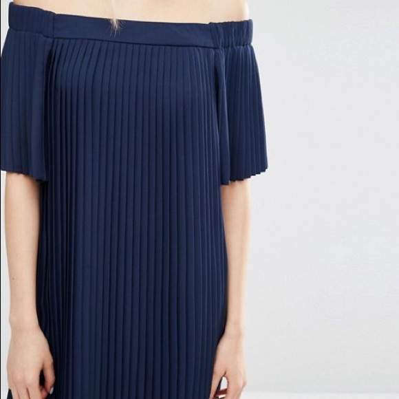 NWT ASOS Pleated Off The Shoulder Dress - Picture 4 of 4